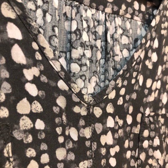 Eddie Bauer Woman Blouse with Pockets - Picture 2 of 9